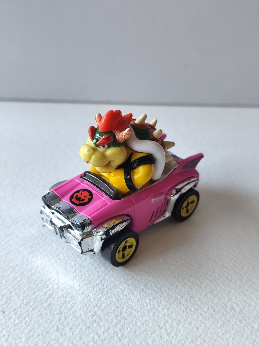 Hot Wheels GBG31 Mario Kart 1:64 Die-Cast Bowser with Badwagon  (2018 Release)